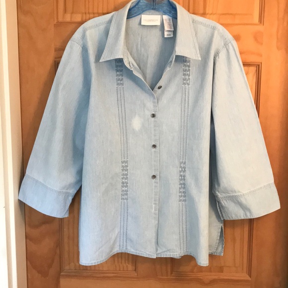 5/$25 Blue Chambray 3/4 Sleeve Blouse by Liz Claiborne - Picture 2 of 8